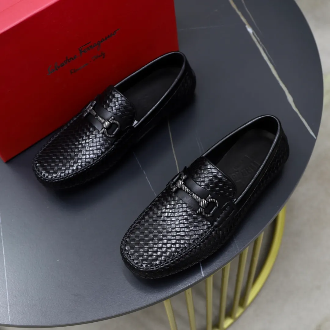 Men's shoes: 280🙅‍♂️🙅‍♂️🙅‍♂️Niuli Brand: Ferragamo Standard code: Men's code 38/44 (45 customized) Grade: Same as the official website Material: Original imported cowhide leather lining Original wear-resistant lightweight outsole Style category: Men's casual slip-on shoes Distinguished luxury brand elements top luxury Color: Actual picture color